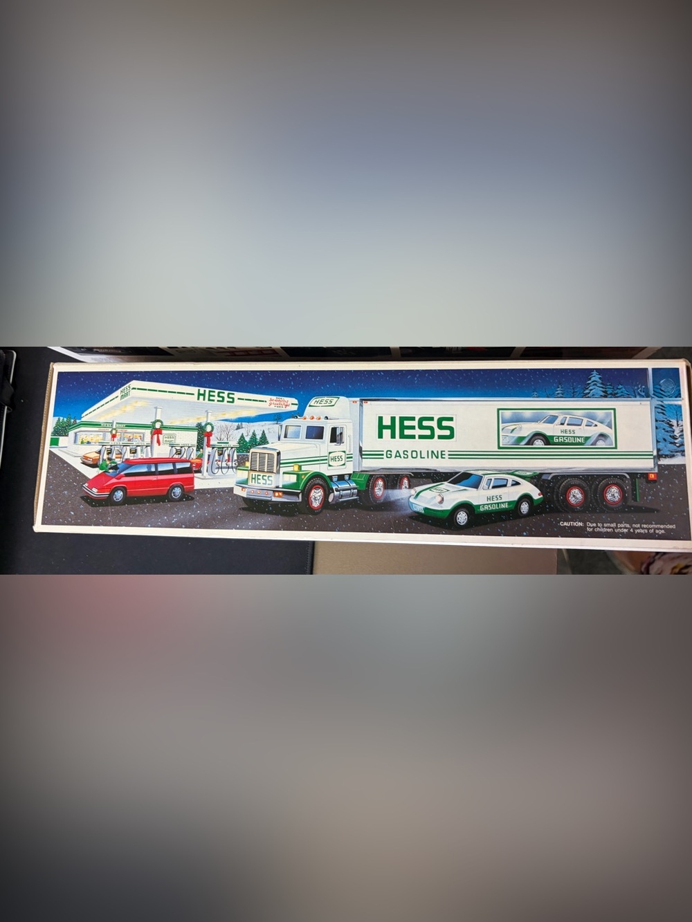 NIB Hess 1992 18 Wheeler and Racer Truck